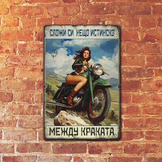 Нещо истинско между краката метална табела